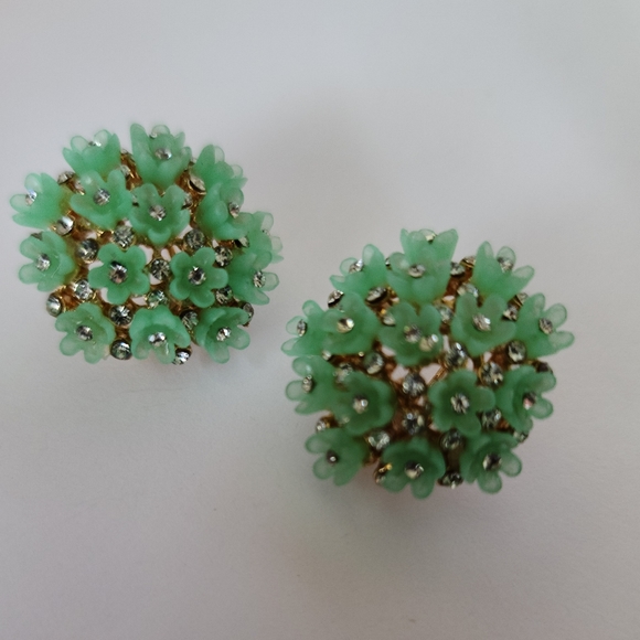 Pistachio & gold earrings & necklace set - Picture 3 of 3